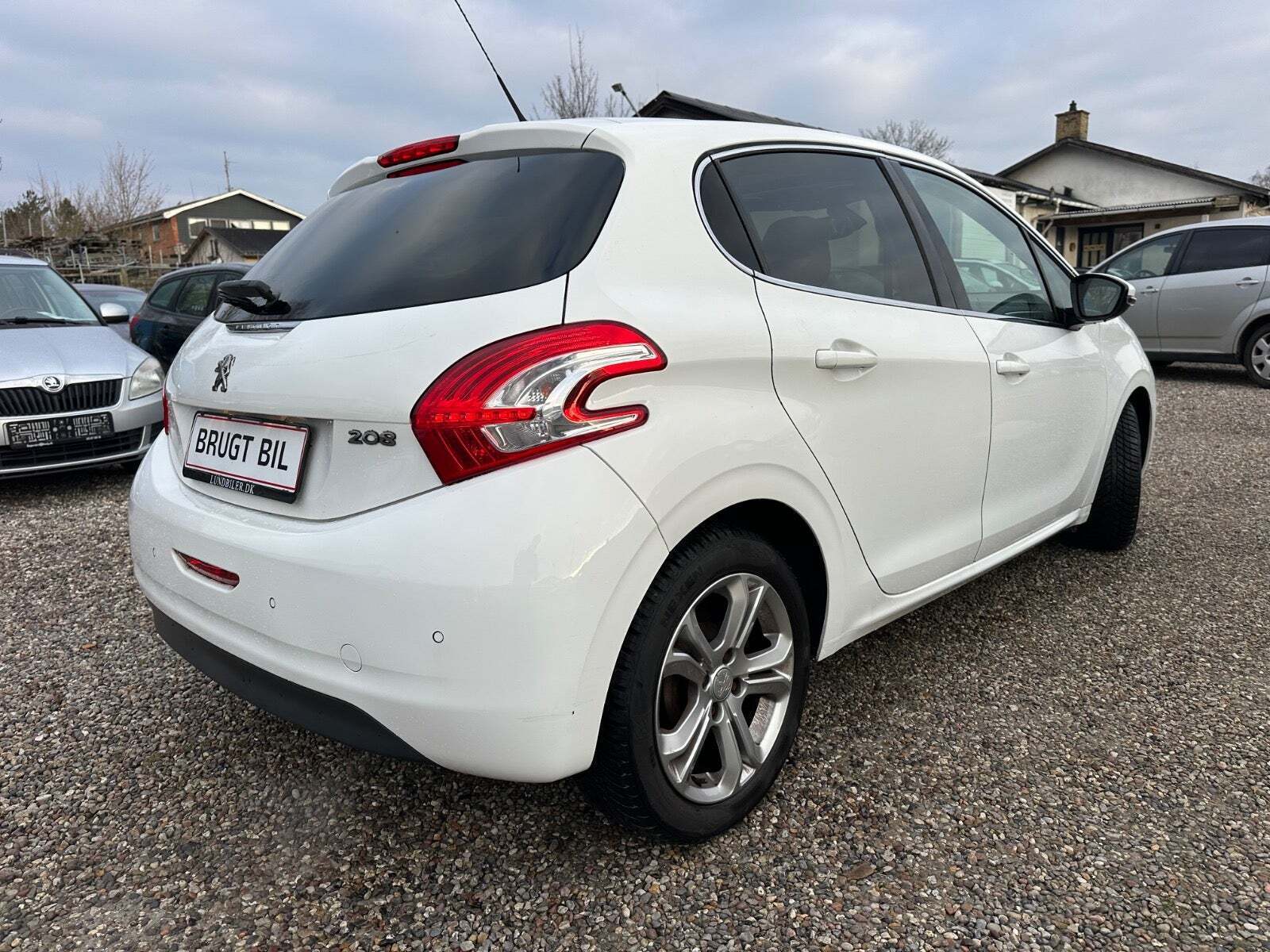 Hvid Peugeot 208 fra 2015