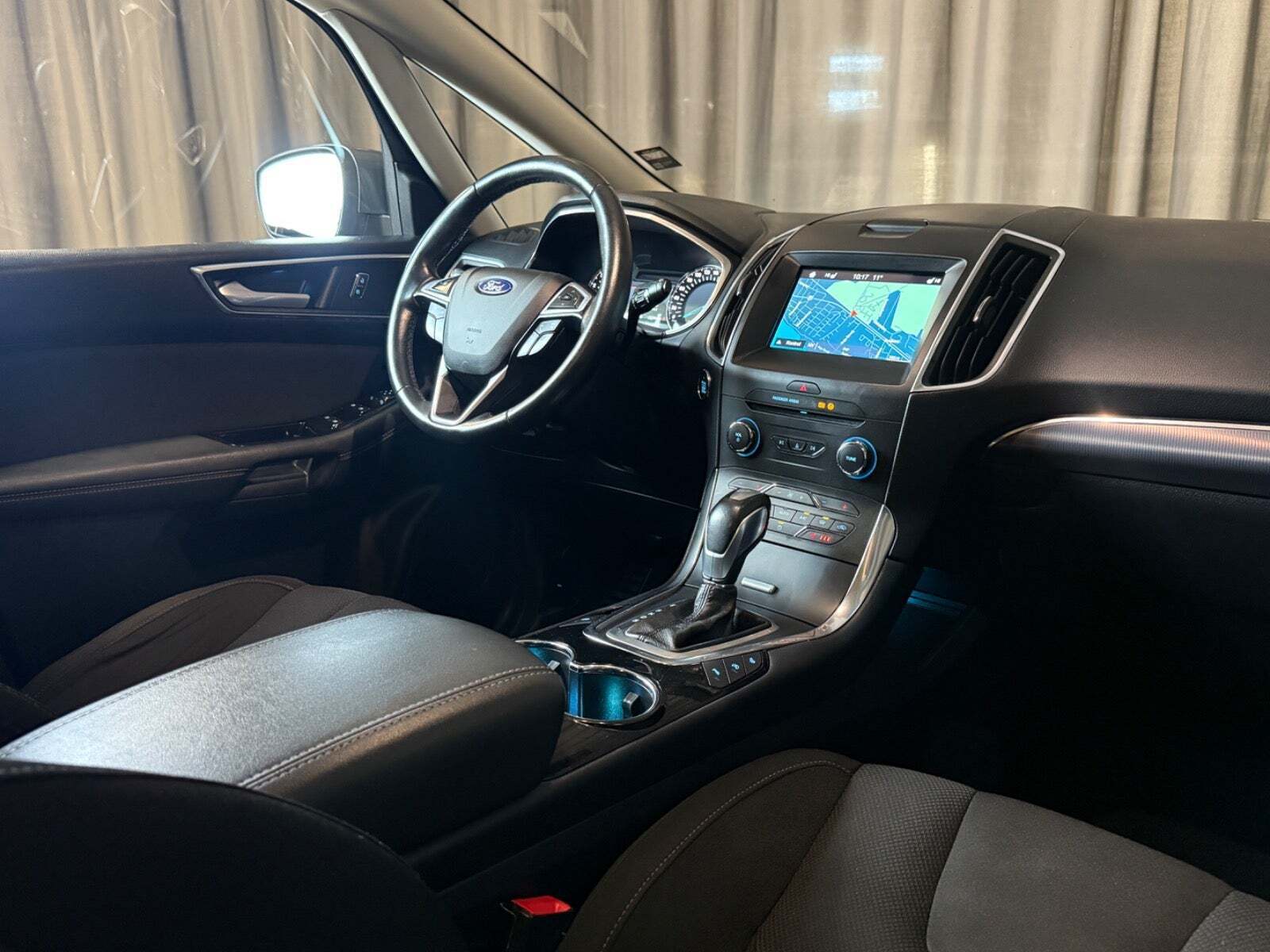 Grå Ford S-MAX fra 2016