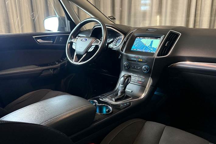 Grå Ford S-MAX fra 2016