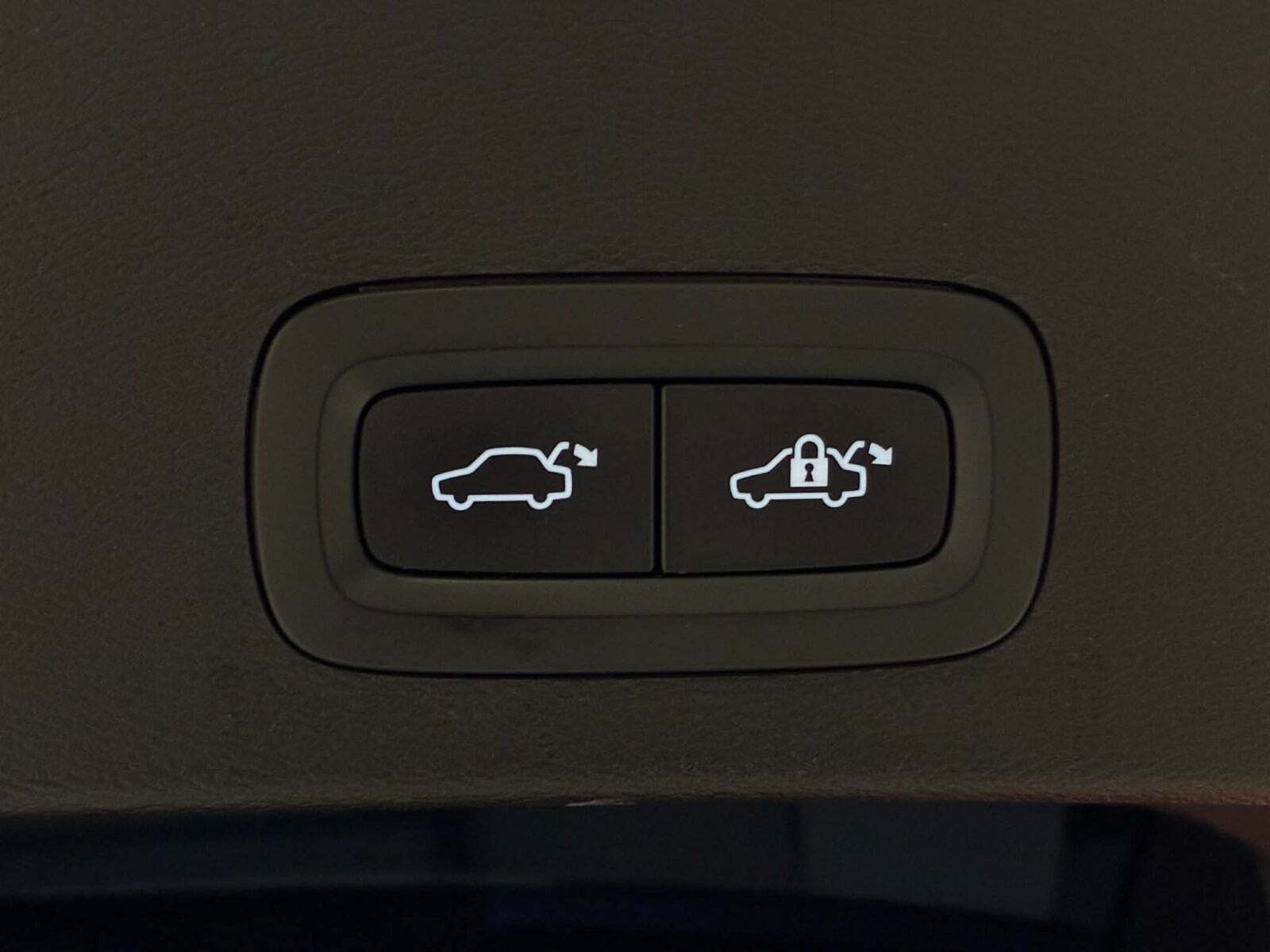 Sort Volvo XC40 fra 2022