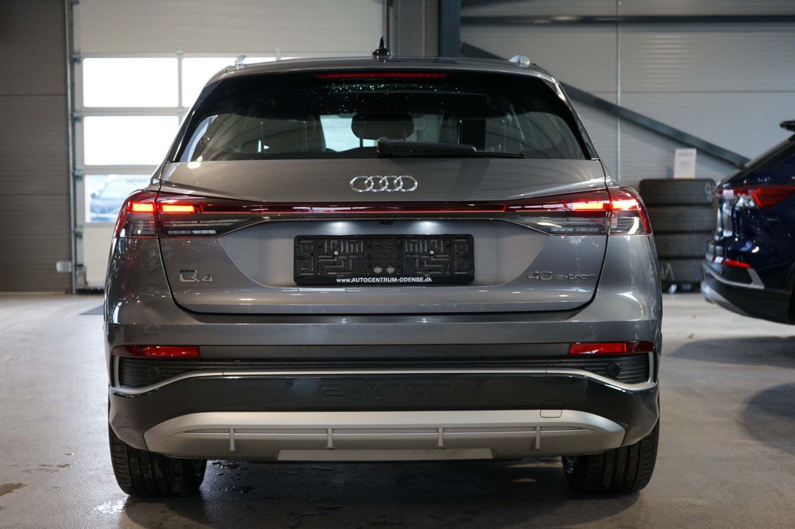 Grå Audi Q4 e-tron fra 2023