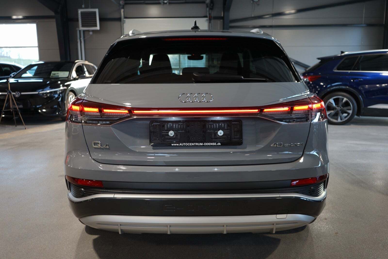 Grå Audi Q4 e-tron fra 2023