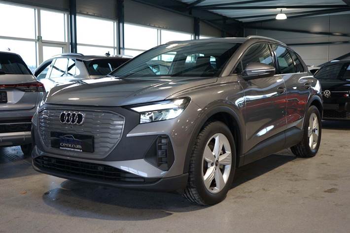 Grå Audi Q4 e-tron fra 2023