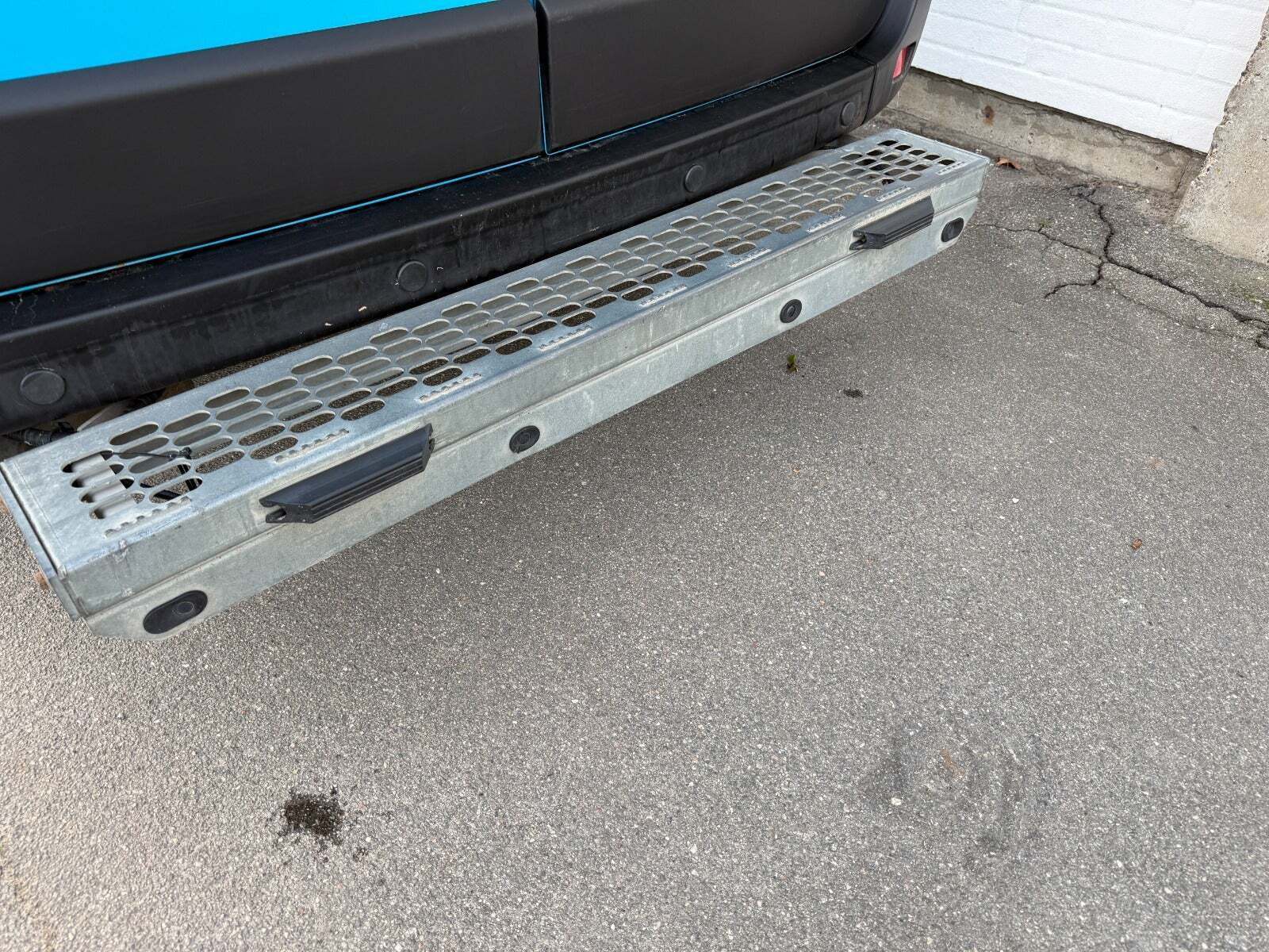 Blå Renault Master IV T33 fra 2019