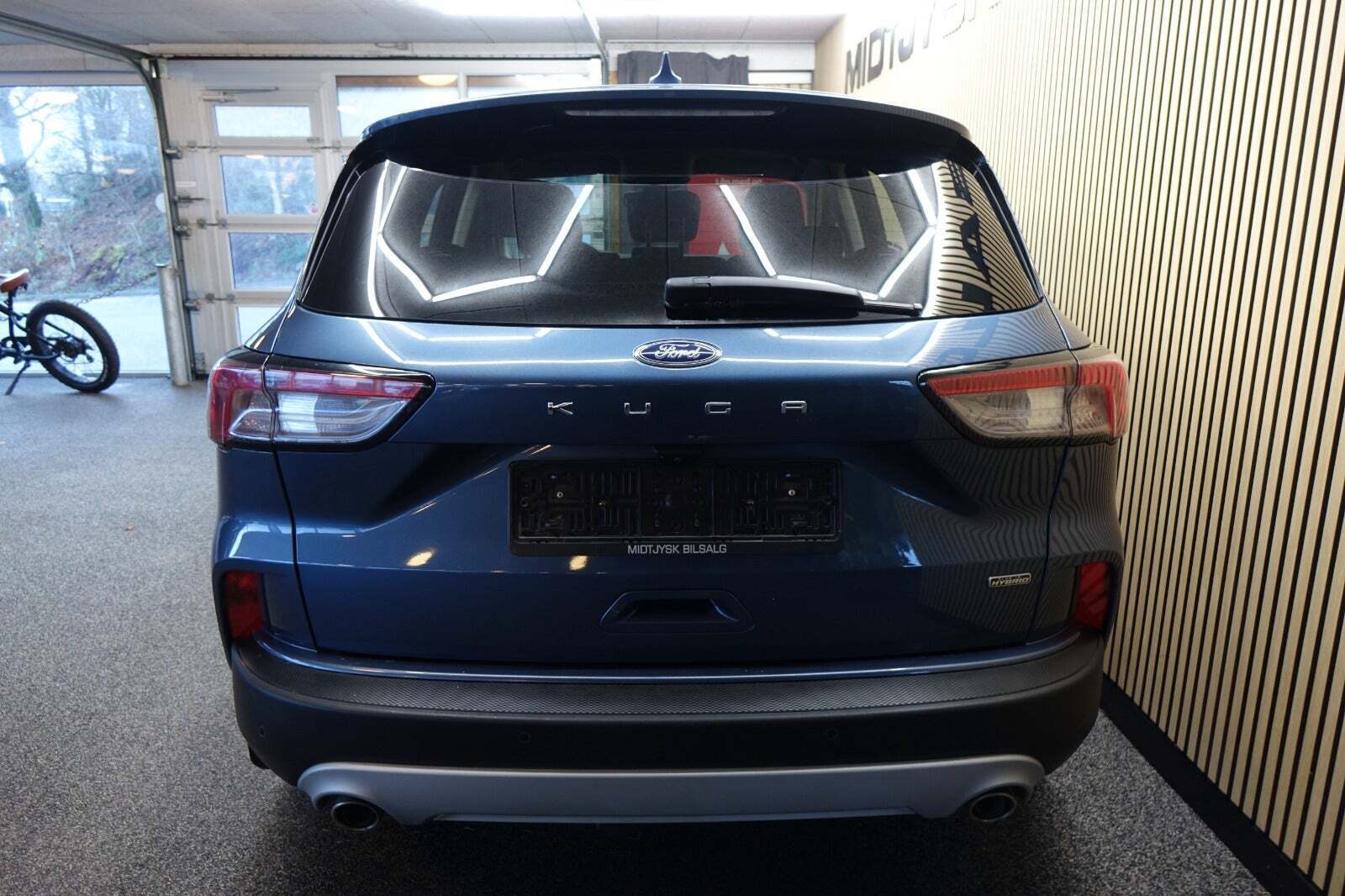 Blå Ford Kuga fra 2020