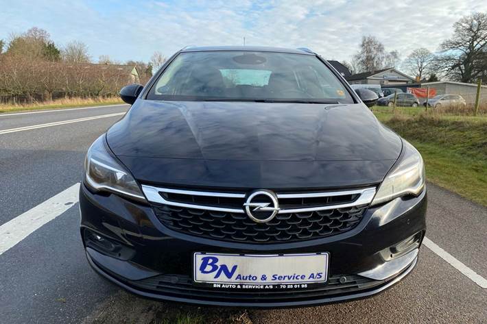 Blå Opel Astra fra 2018