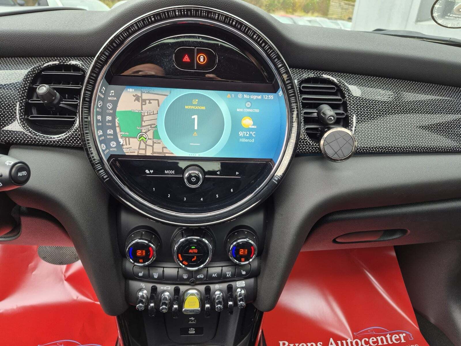 Rød Mini Cooper SE fra 2023