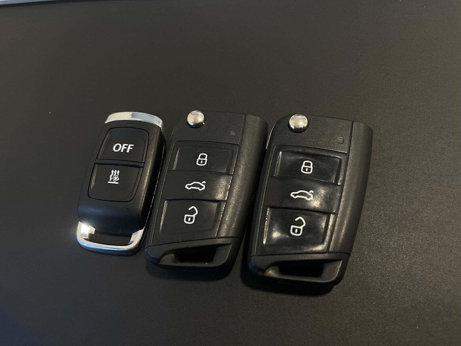 Grå VW Golf VII fra 2017