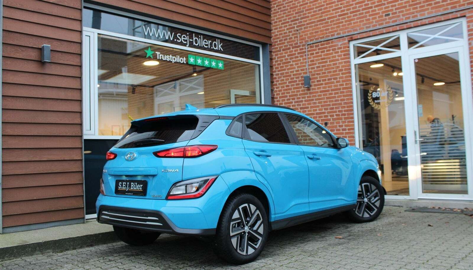 Blå Hyundai Kona fra 2023