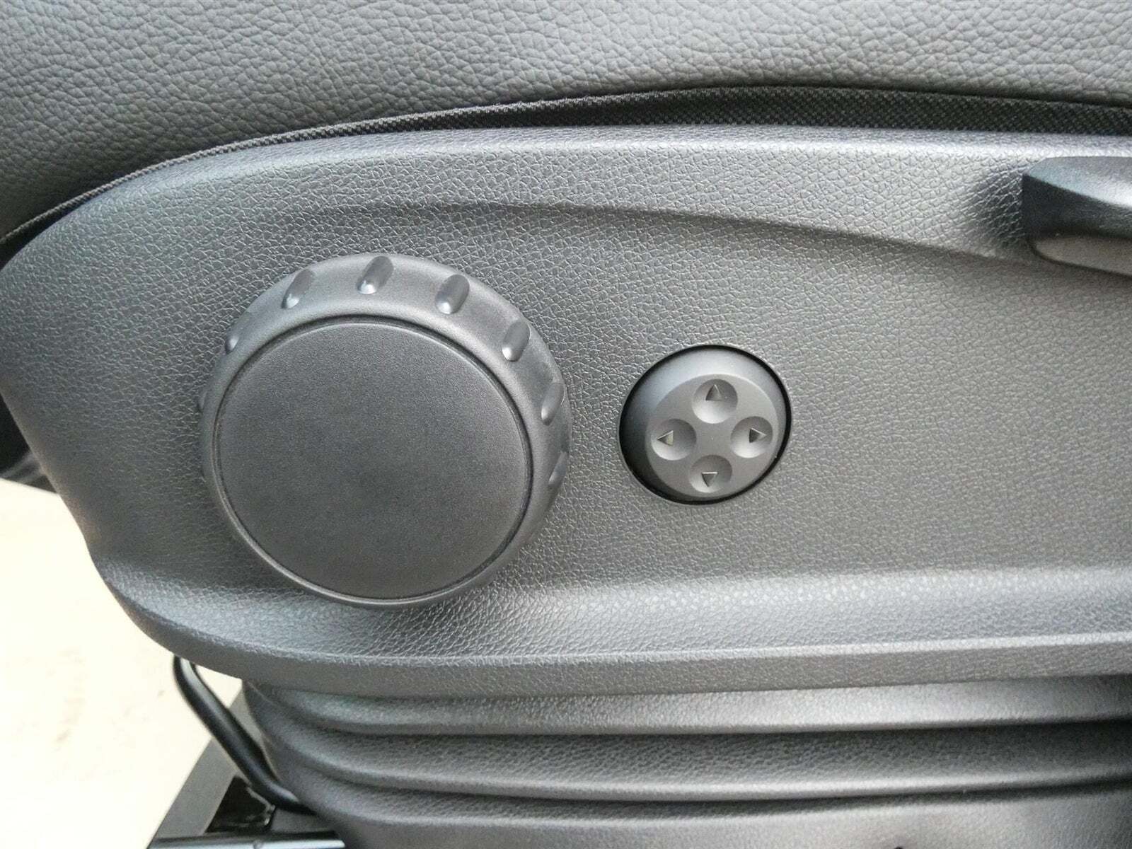 Sort Mercedes Sprinter 317 fra 2025