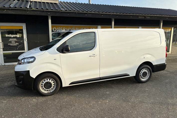 Hvid Opel Vivaro fra 2022
