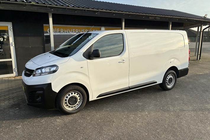 Hvid Opel Vivaro fra 2022