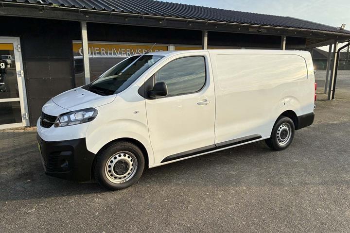 Hvid Opel Vivaro fra 2022