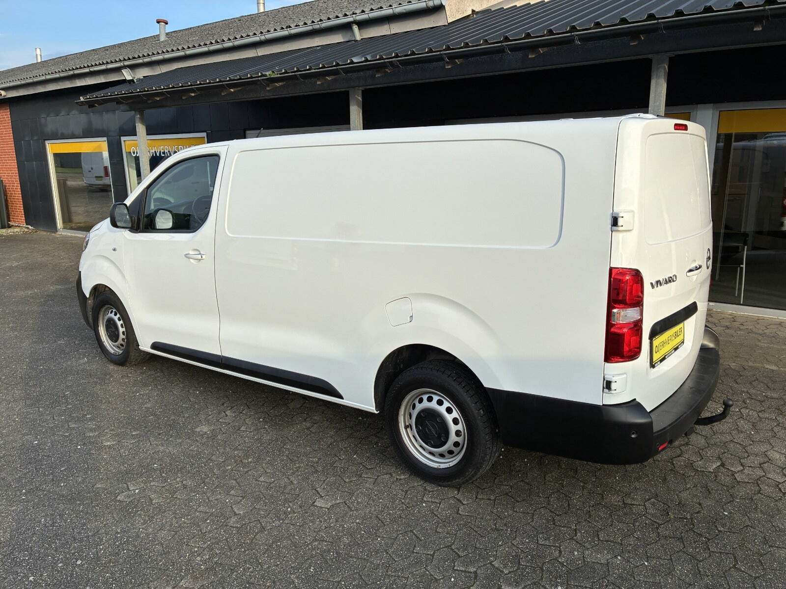 Hvid Opel Vivaro fra 2022