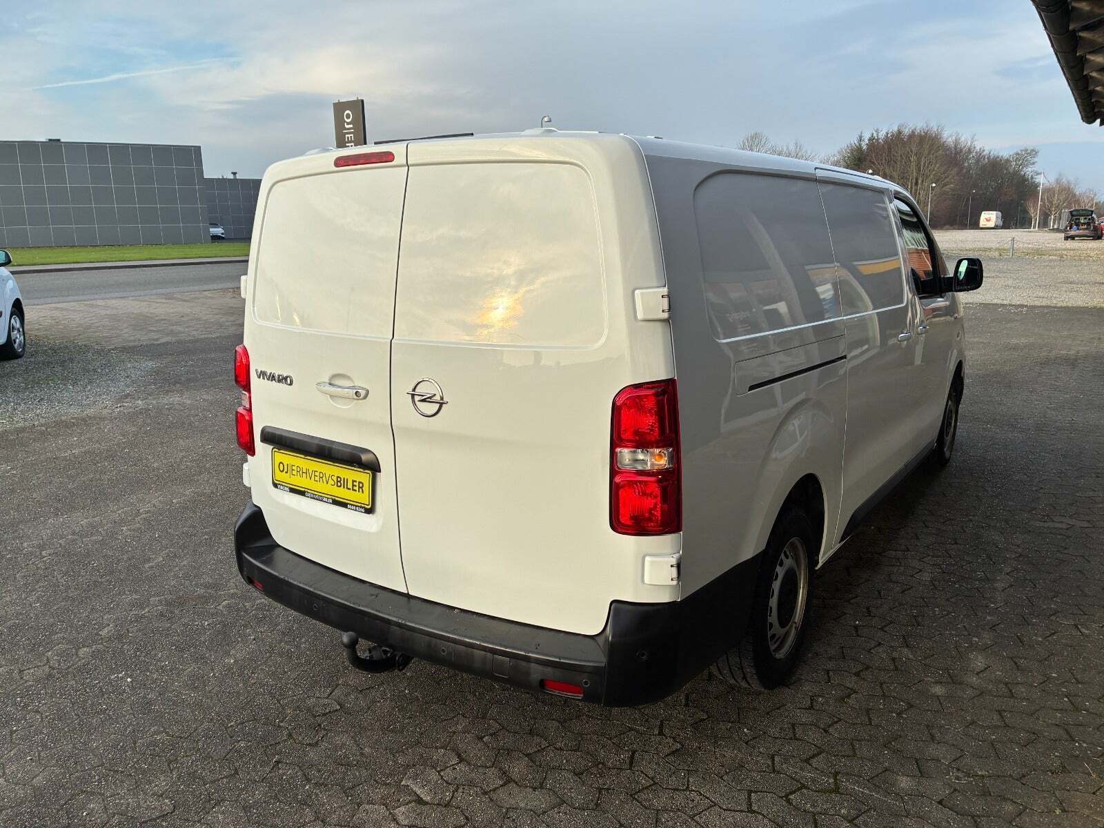 Hvid Opel Vivaro fra 2022