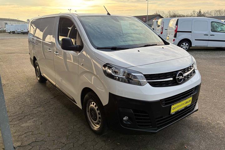Hvid Opel Vivaro fra 2022