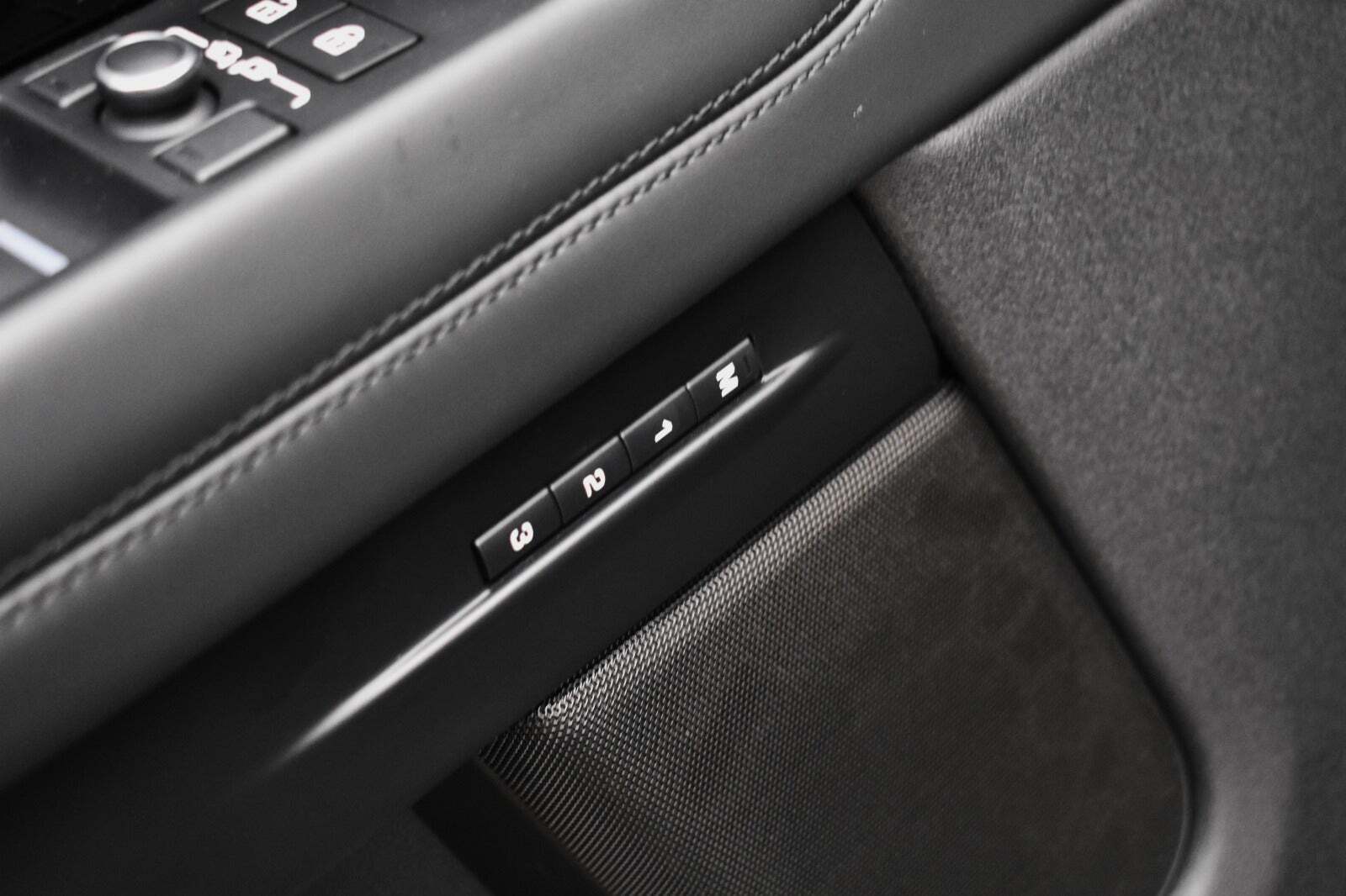 Grå Land Rover Range Rover evoque fra 2022