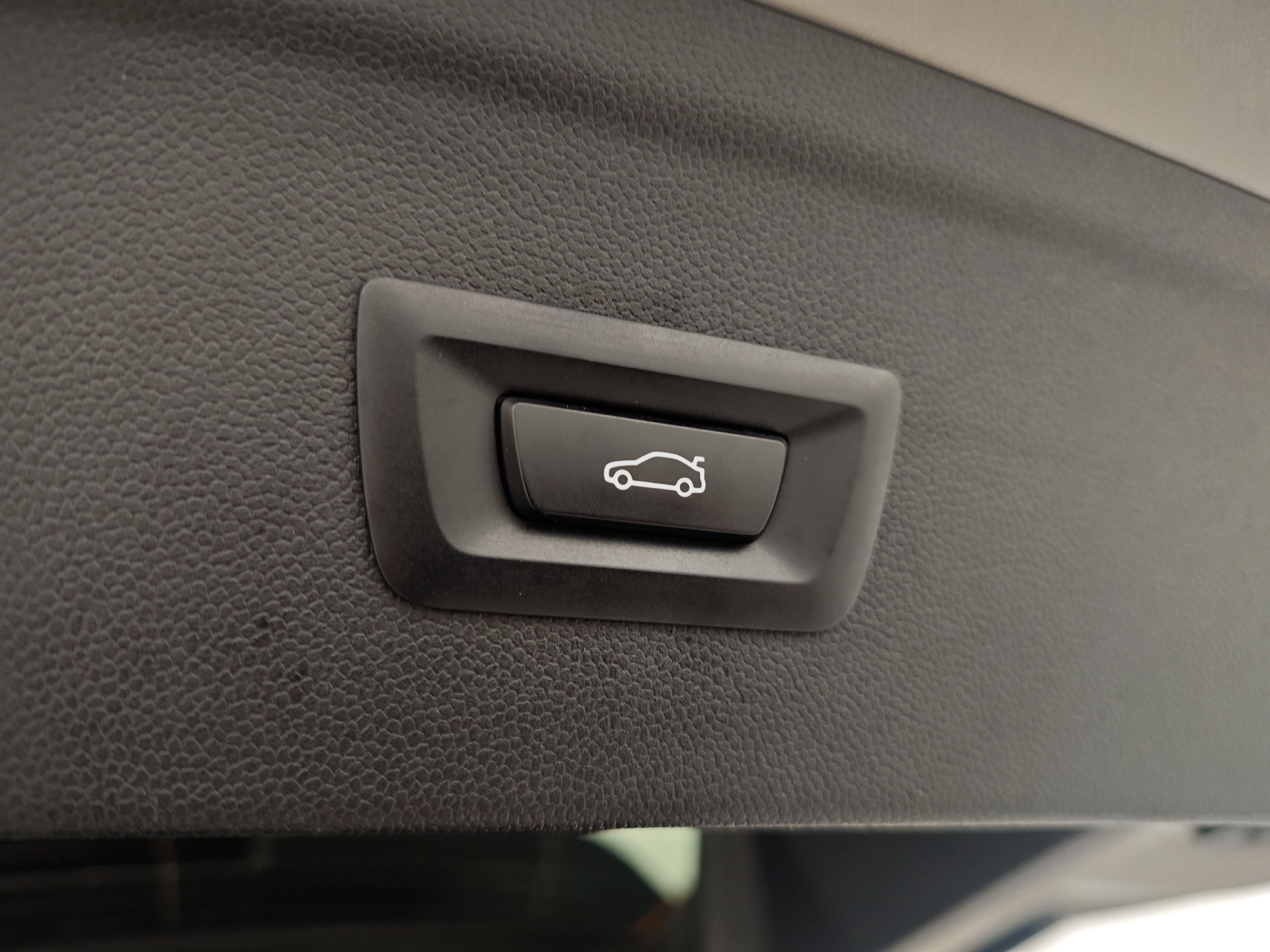 Grå BMW iX fra 2024