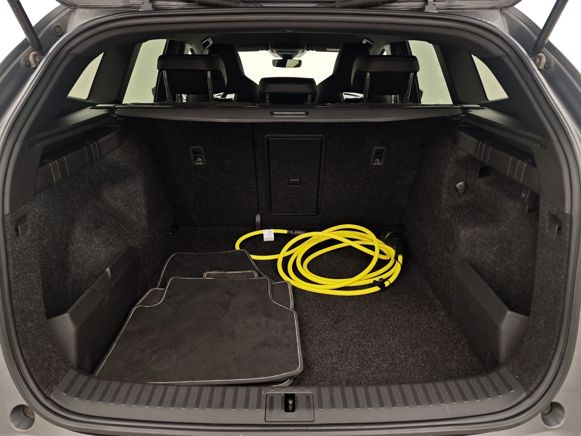 Grå Skoda Enyaq fra 2023