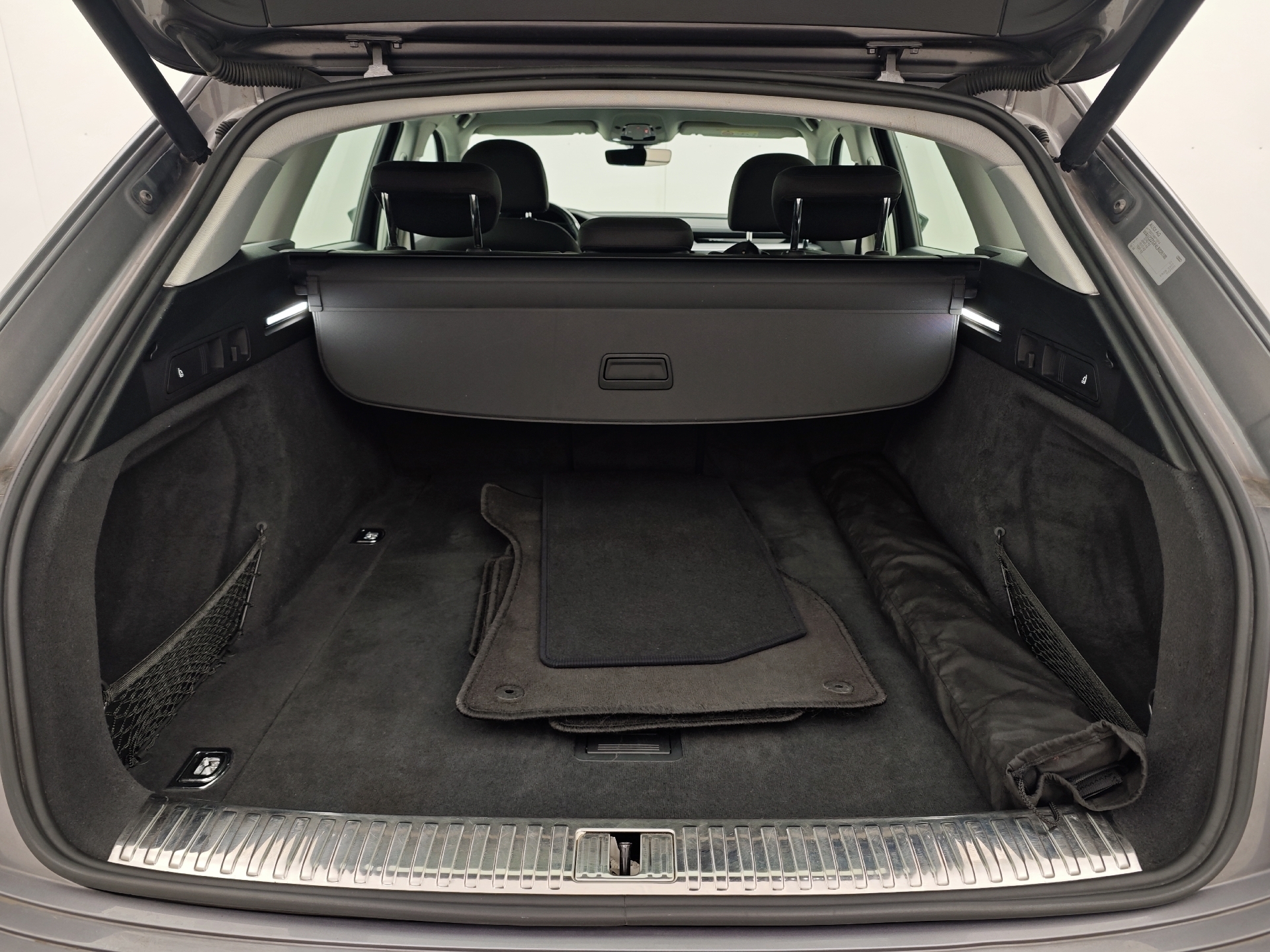 Grå Audi e-tron fra 2020