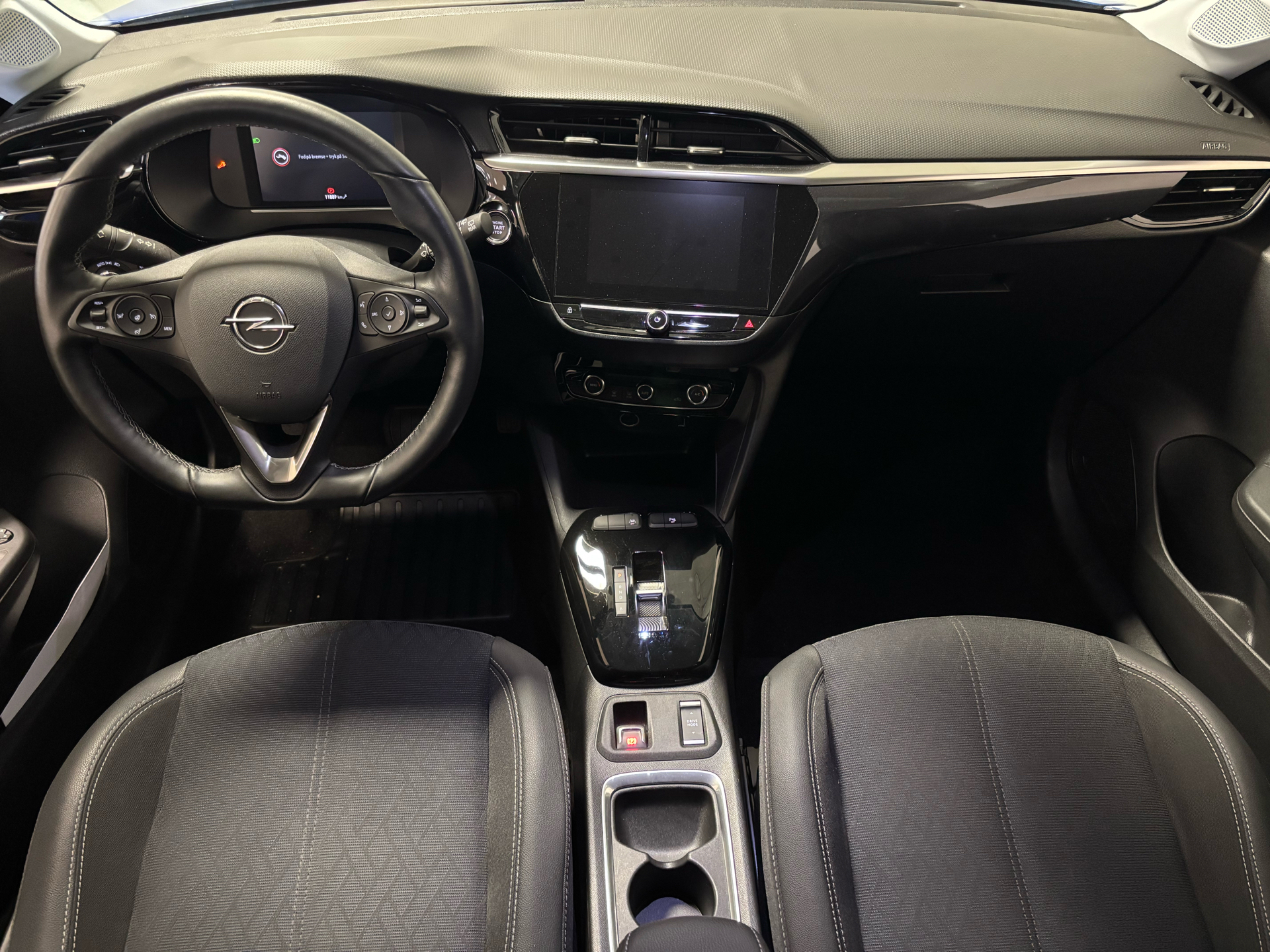 Blå Opel Corsa-e fra 2023