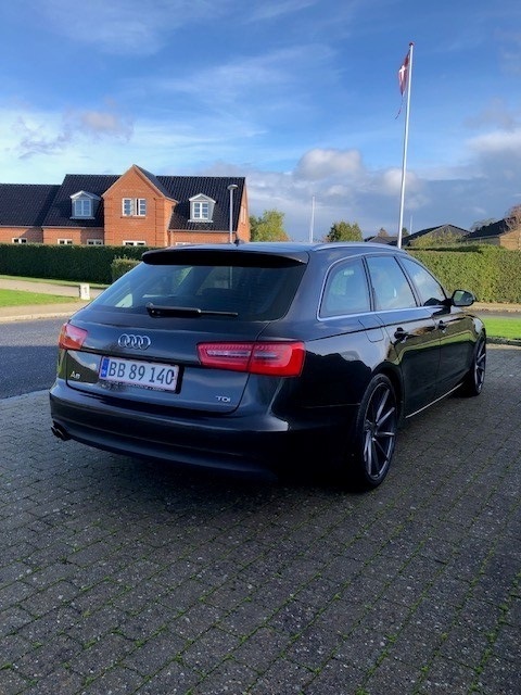 Grå Audi A6 fra 2011