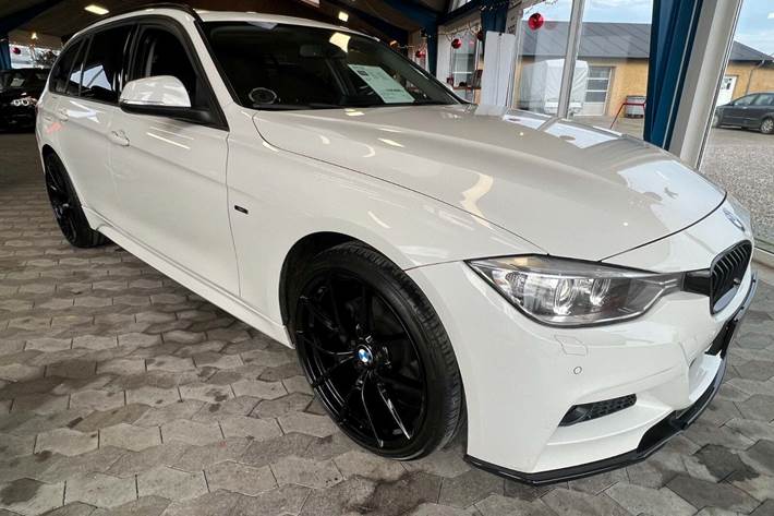 Hvid BMW 318d fra 2014 set udefra