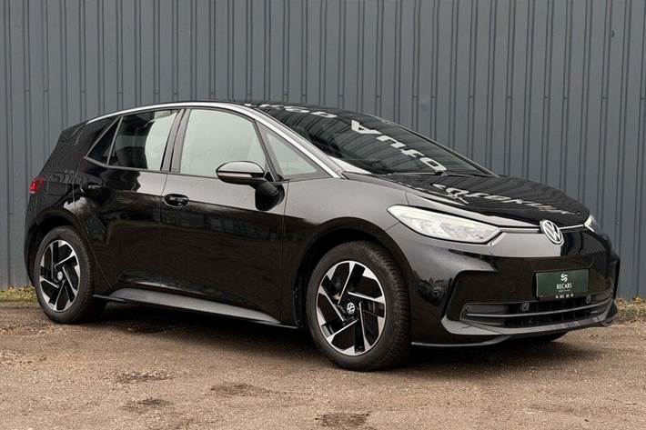Sort VW ID.3 fra 2023 set udefra