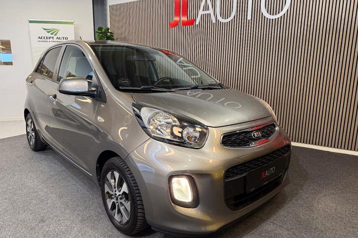 Grå Kia Picanto fra 2016 set udefra