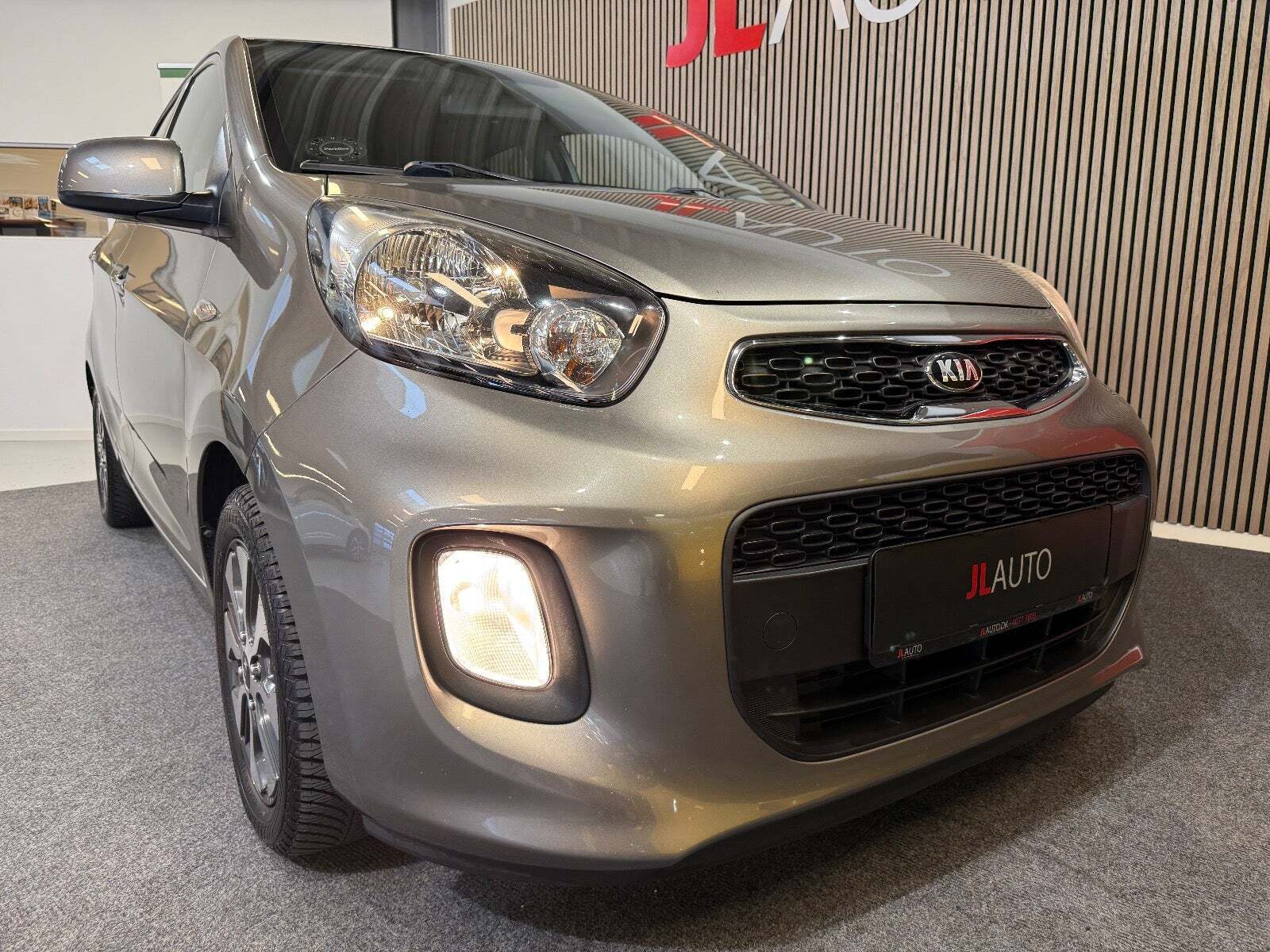 Grå Kia Picanto fra 2016