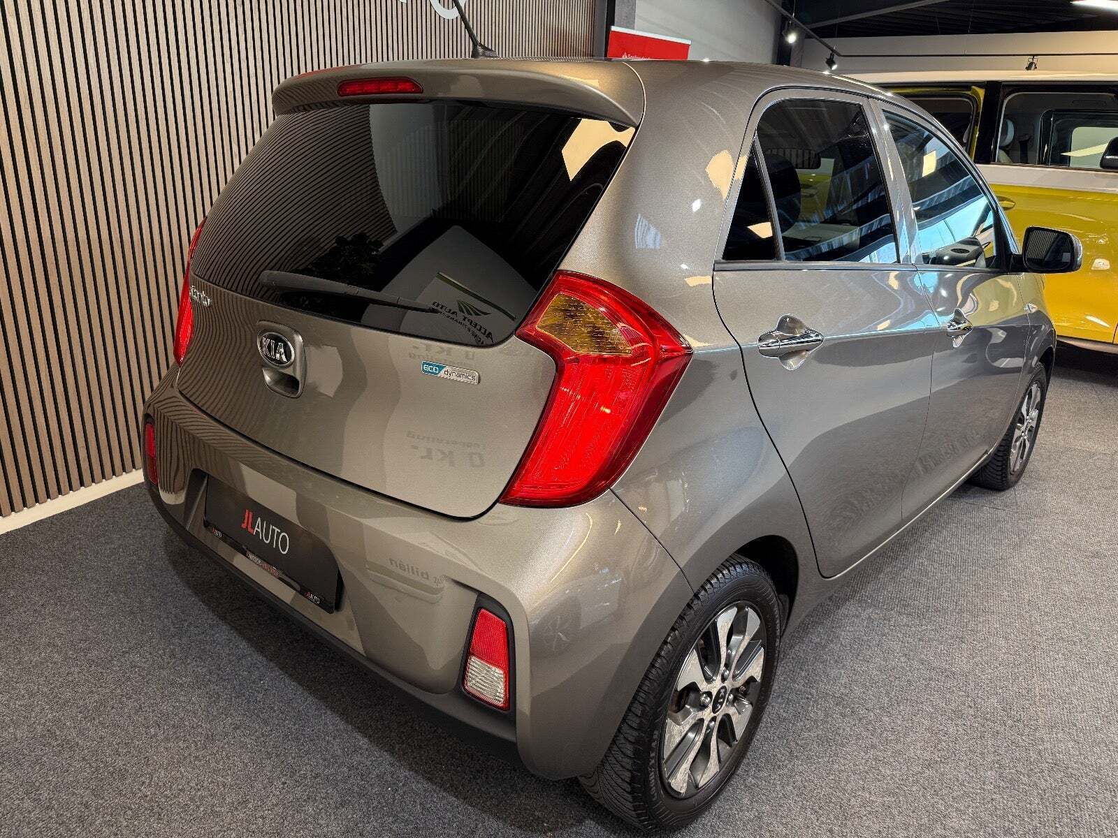 Grå Kia Picanto fra 2016