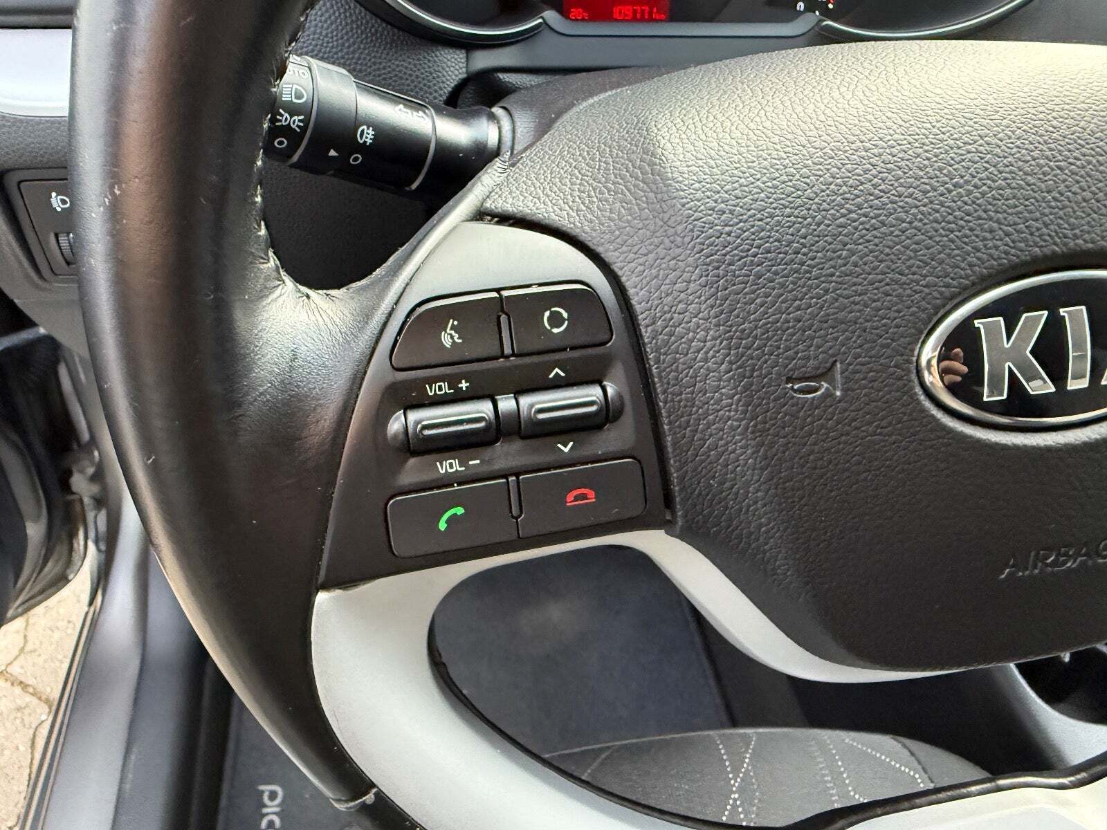 Grå Kia Picanto fra 2016
