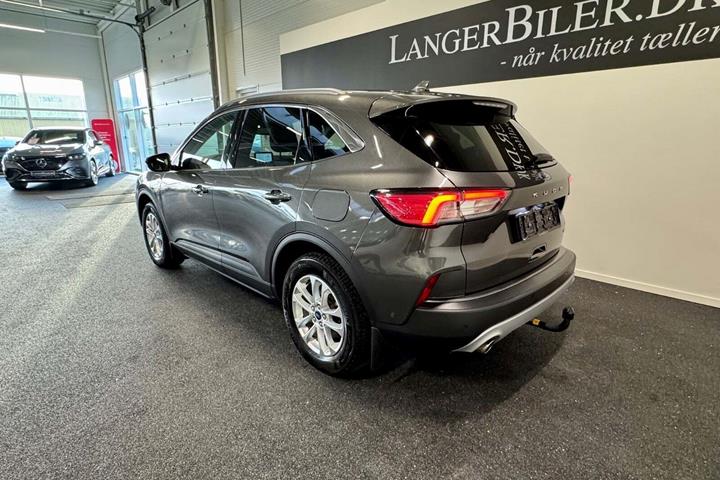 Grå Ford Kuga fra 2023
