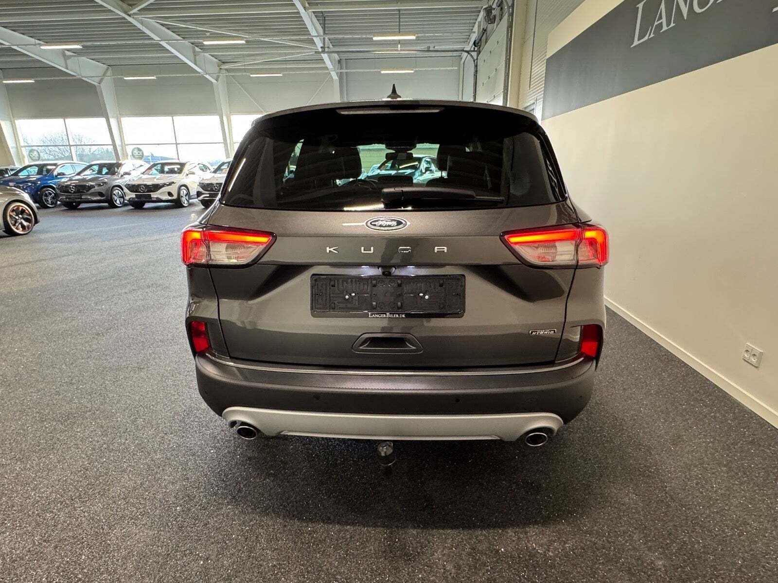 Grå Ford Kuga fra 2023
