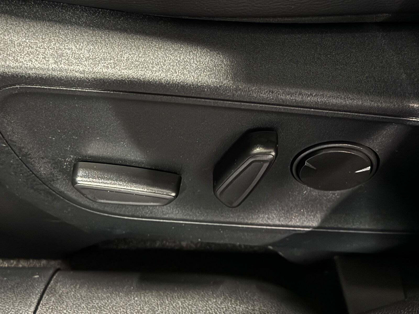 Grå Ford Kuga fra 2023