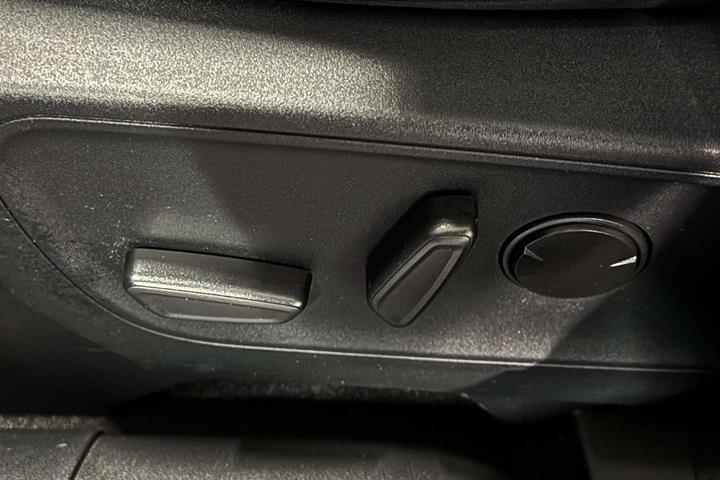 Grå Ford Kuga fra 2023