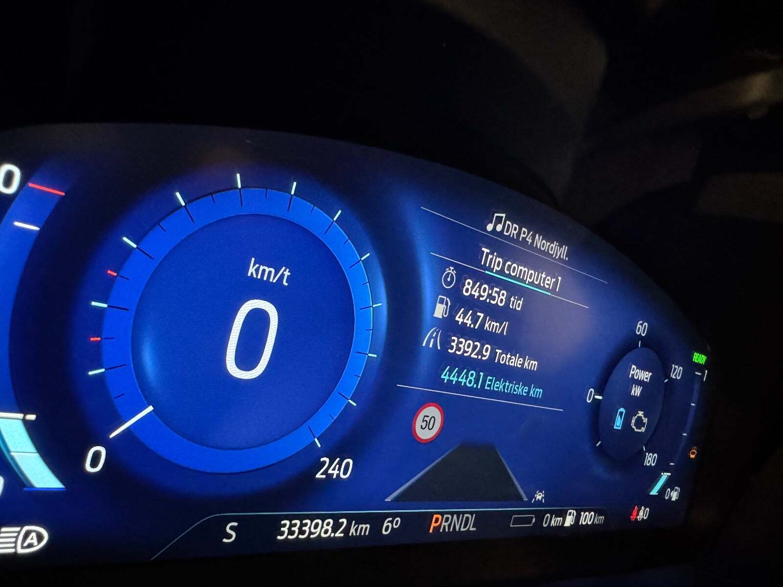 Grå Ford Kuga fra 2023