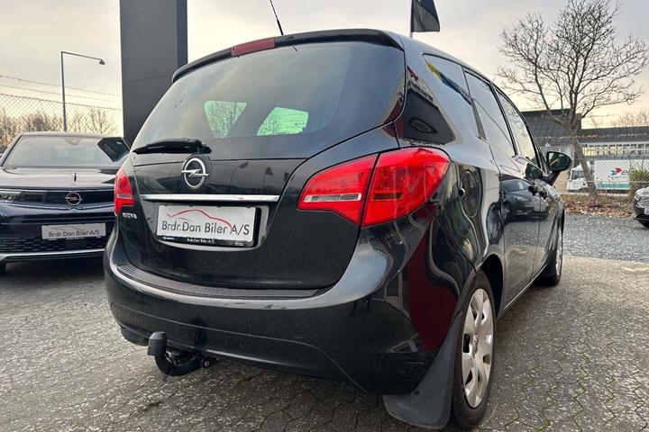 Sort Opel Meriva fra 2014