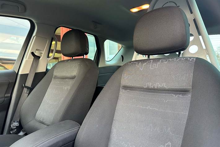 Sort Opel Meriva fra 2014