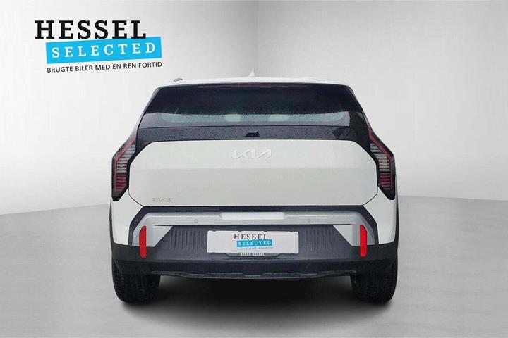 Beige Kia EV3 fra 2025