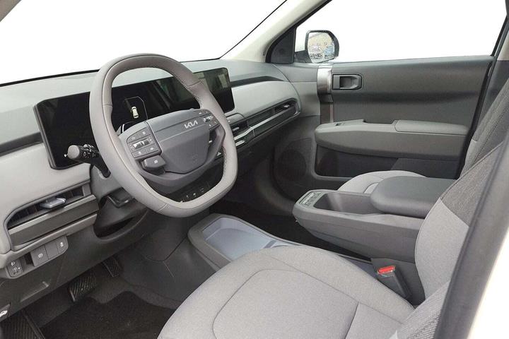Beige Kia EV3 fra 2025