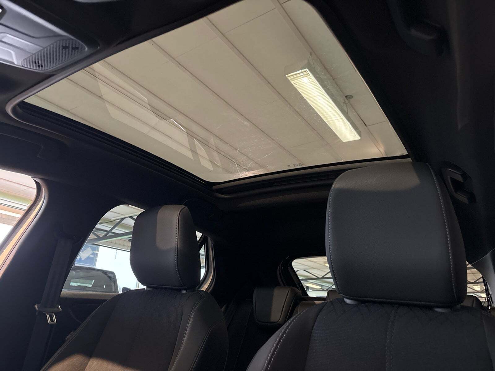 Hvid Opel Corsa fra 2023