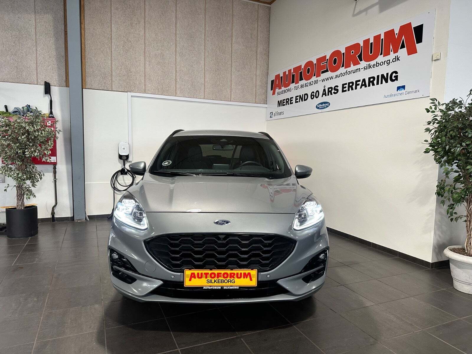 Ford Kuga 2,5 PHEV ST-Line X CVT Van