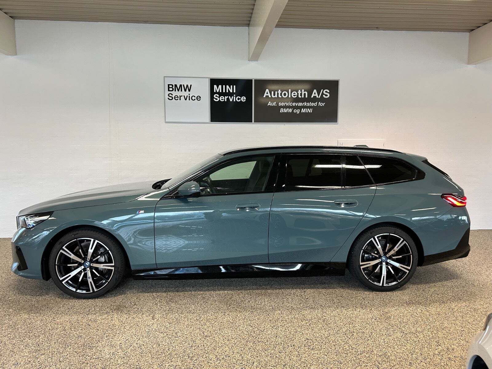 BMW i5 eDrive40 Touring Fully Charged