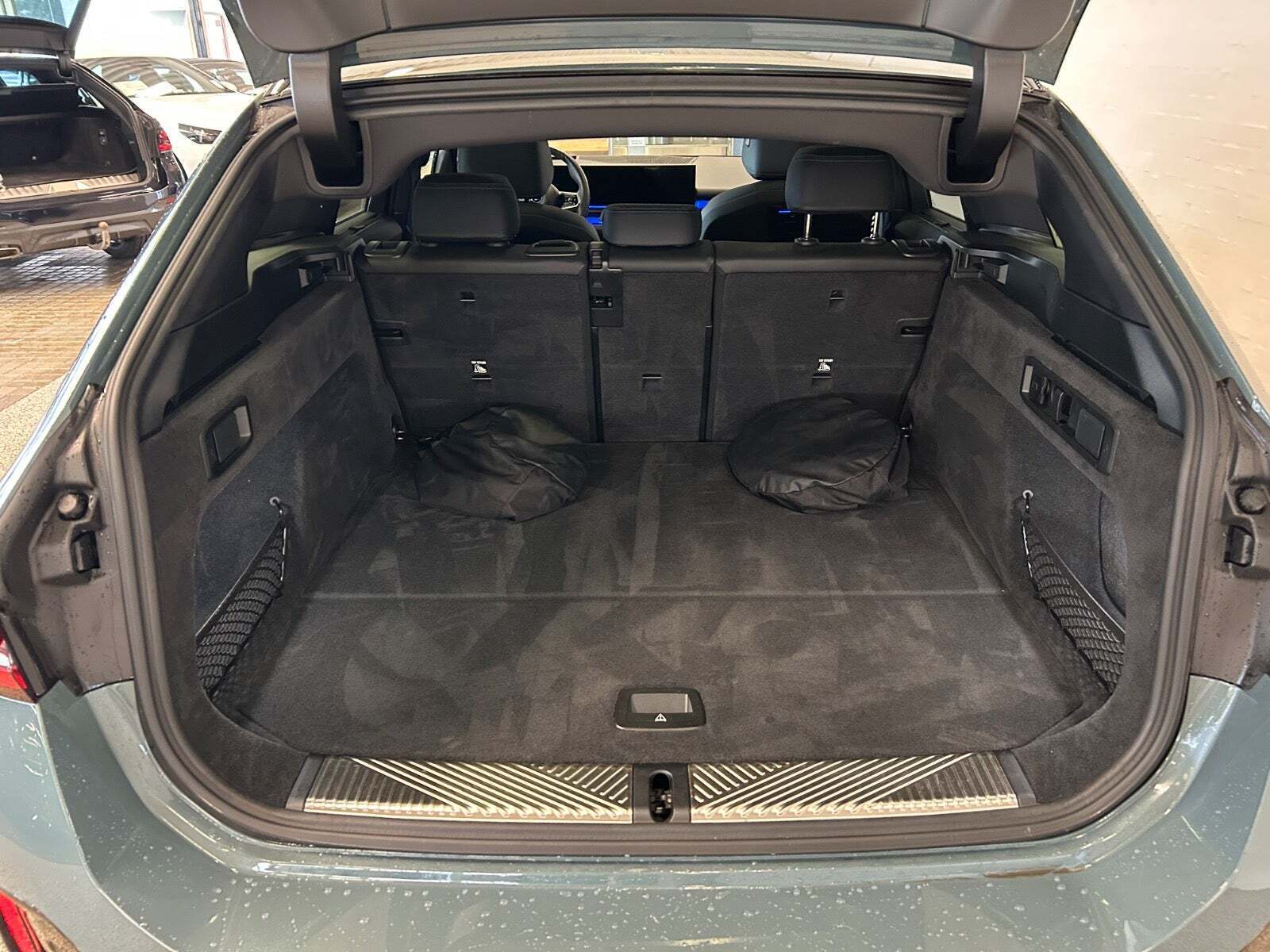 BMW i5 eDrive40 Touring Fully Charged