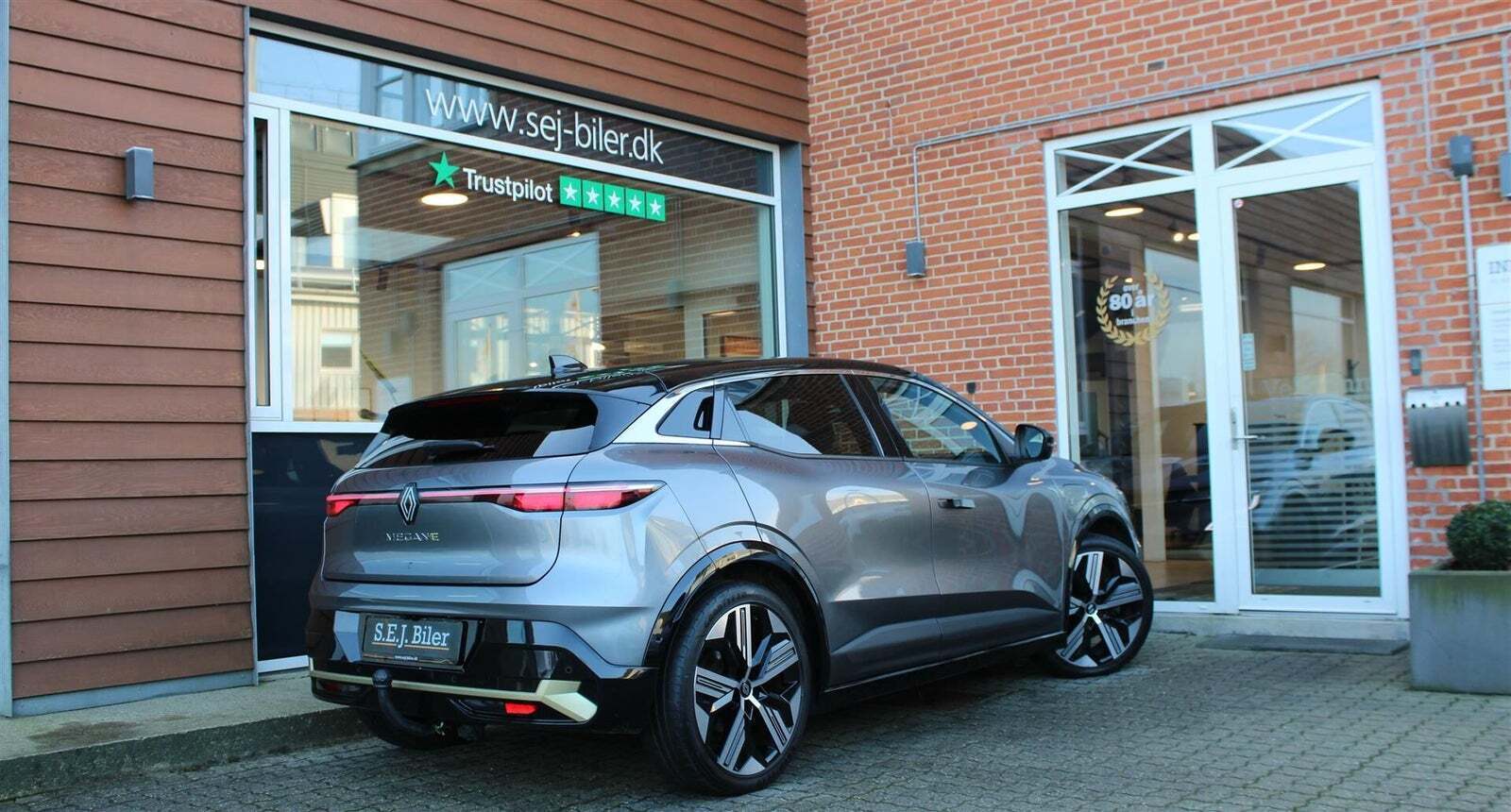 Grå Renault Megane E-Tech fra 2023