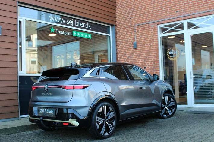 Grå Renault Megane E-Tech fra 2023