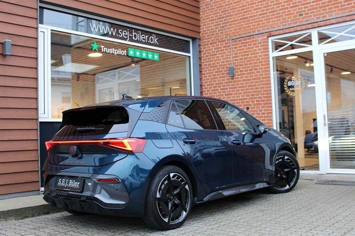 Blå Cupra Born fra 2022