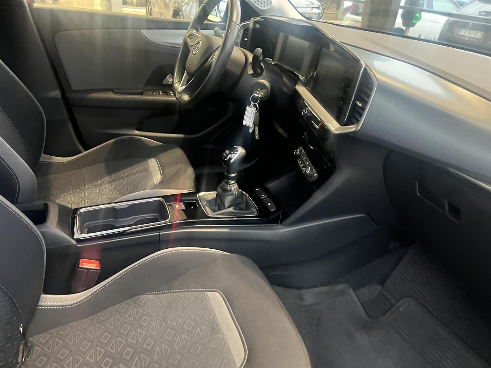 Rød Opel Mokka fra 2022