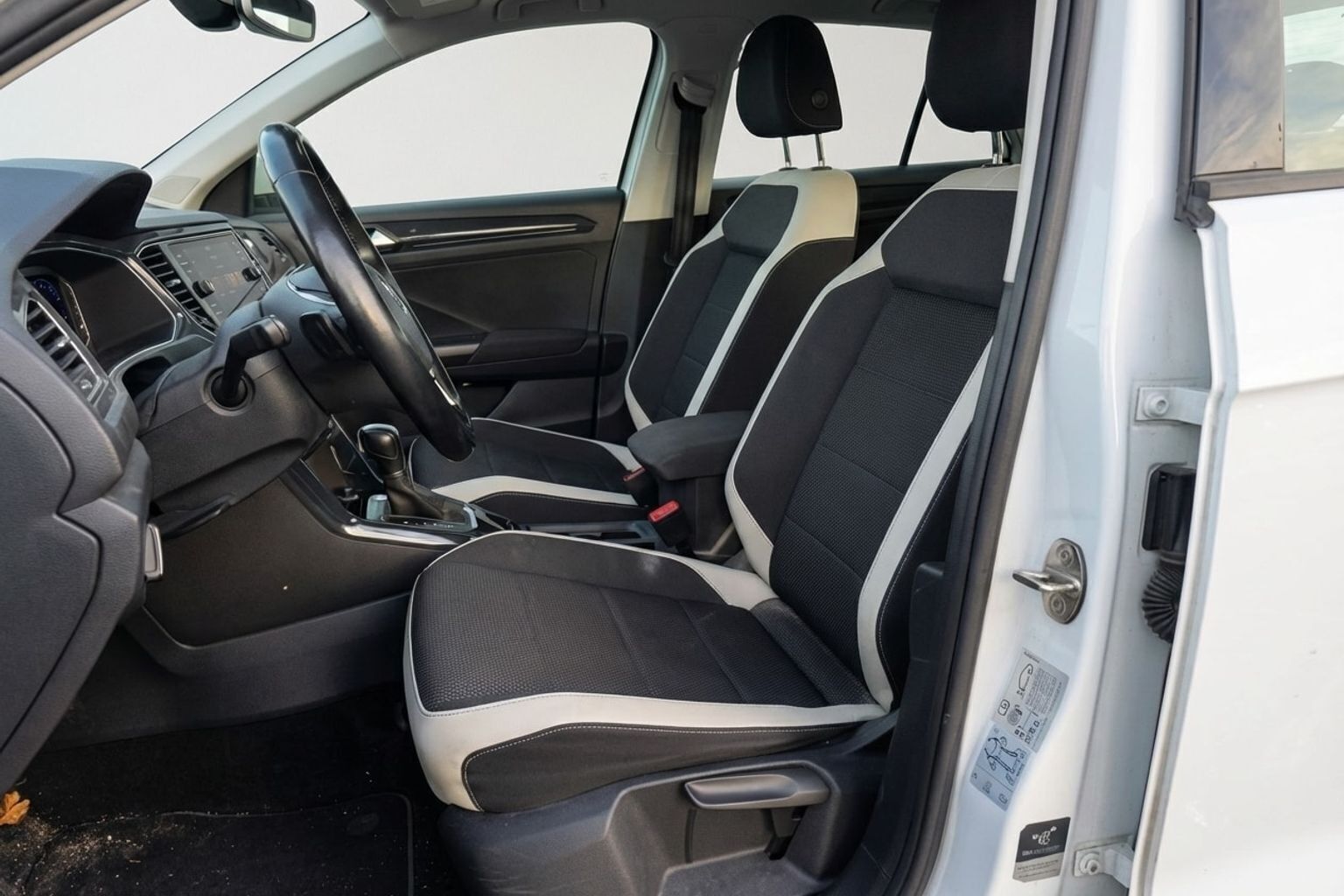 Hvid VW T-Roc fra 2019